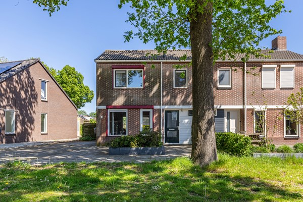 Verrassende sfeervolle uitgebouwde 2-onder-1-kap woning op een uitstekende locatie!